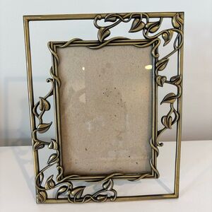 Vintage ornate brass finish picture frame stand alone 5x7 glass 8x10 exterior